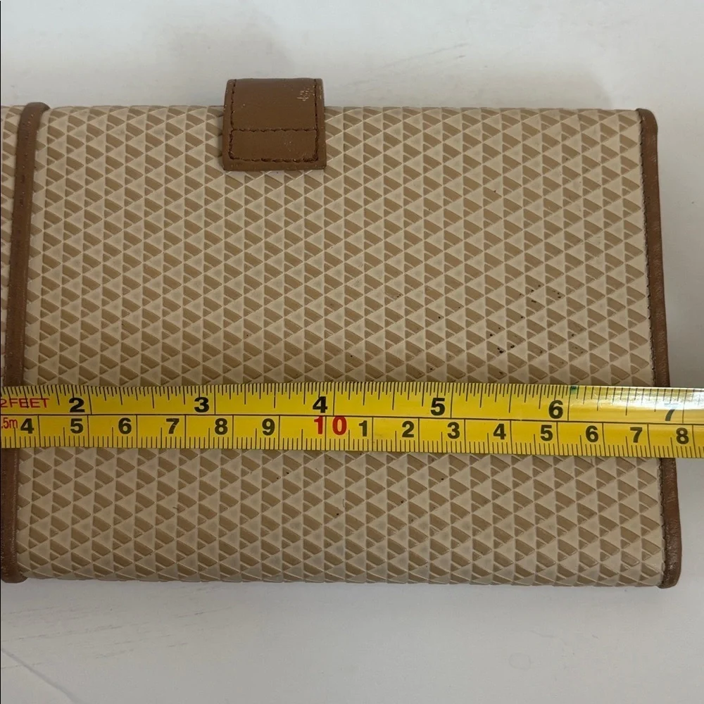 Vintage Liz Claiborne tan and beige pocketbook checkbook snap close wallet